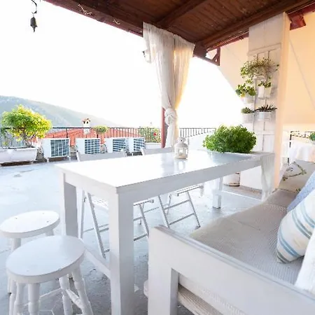Kouros Apartment *