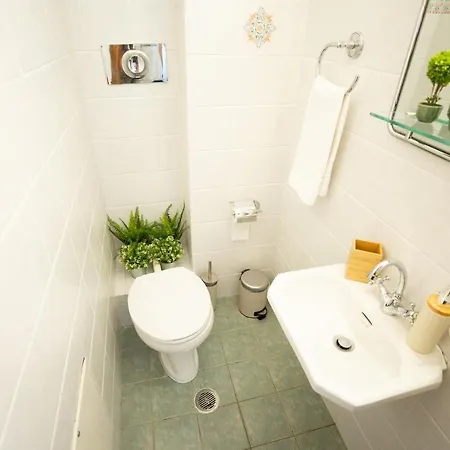 Kouros Apartment *